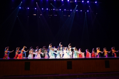 中國(guó)科學(xué)院大學(xué)藝術(shù)中心 創(chuàng)新融合，引領(lǐng)科學(xué)與藝術(shù)的未來(lái)